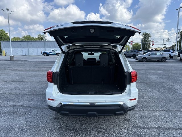 Used 2019 White Nissan SL image 23