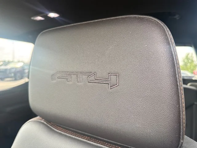 Used 2023  GMC AT4 image 16