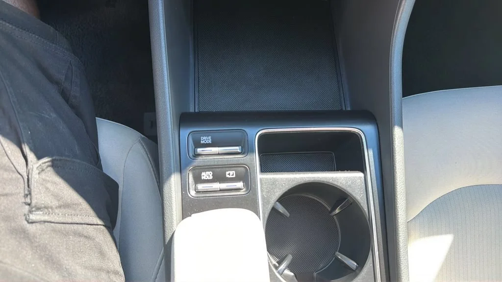 Used 2025 Gray Hyundai SEL image 31