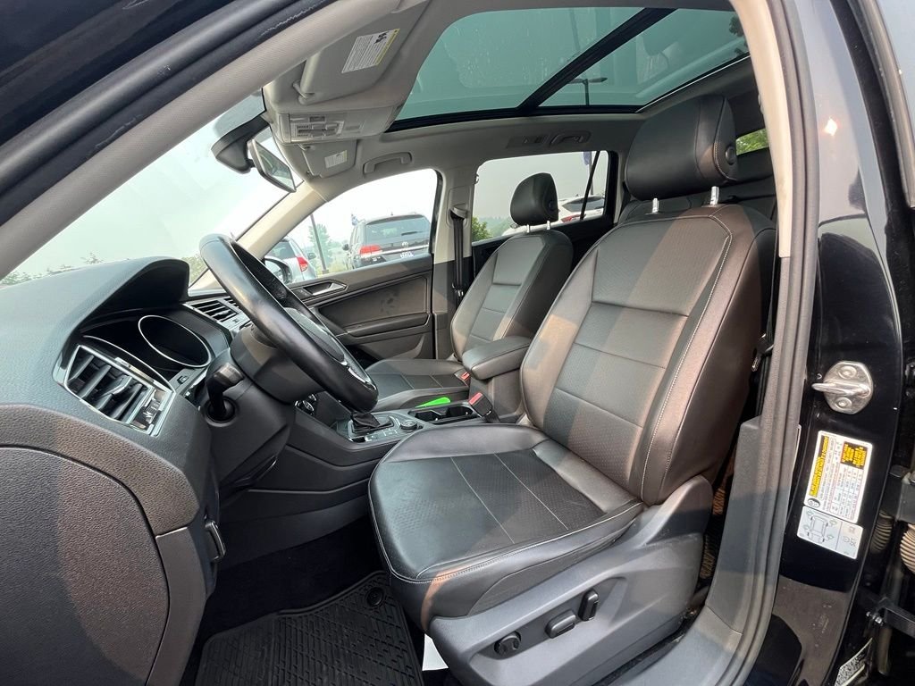 Used 2018 Black Volkswagen 2.0T SEL image 10