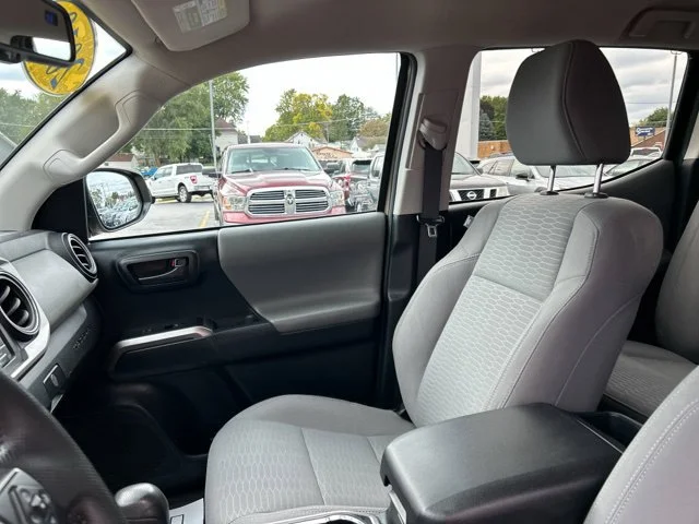 Used 2019 Quicksand Toyota SR5 image 27