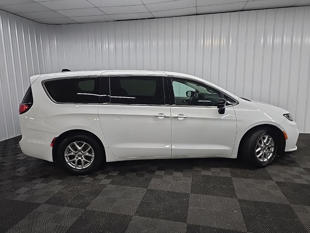 Used 2024 White Chrysler Touring L image 2