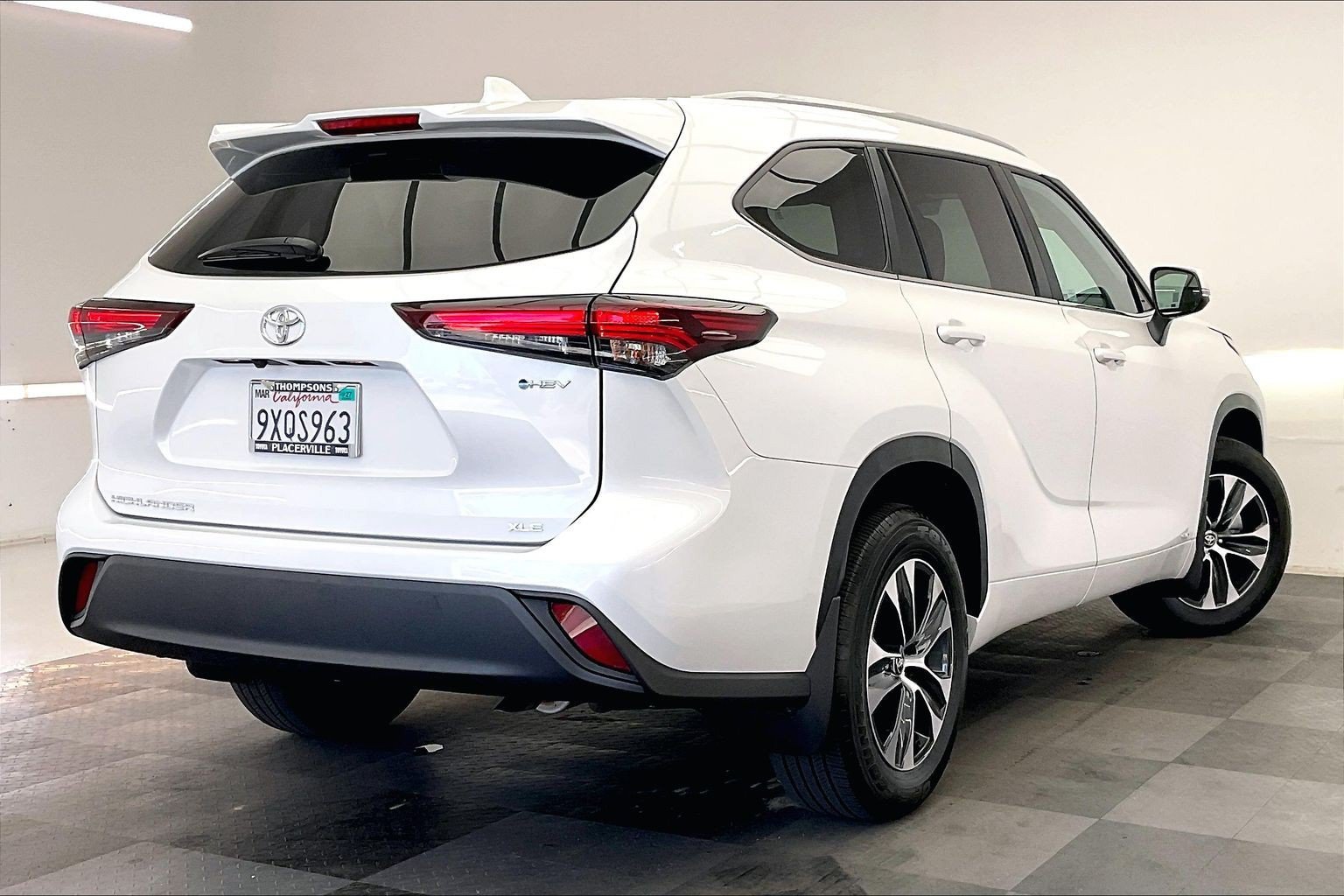 Used 2026 Wind Chill Pearl Toyota XLE image 13