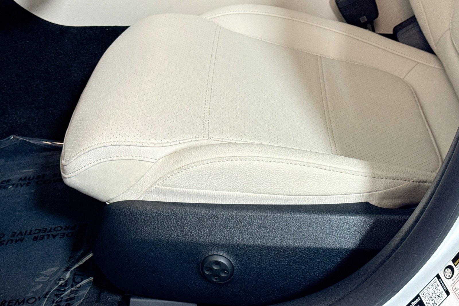 New 2026 Polar White Mercedes-Benz C 300 image 17