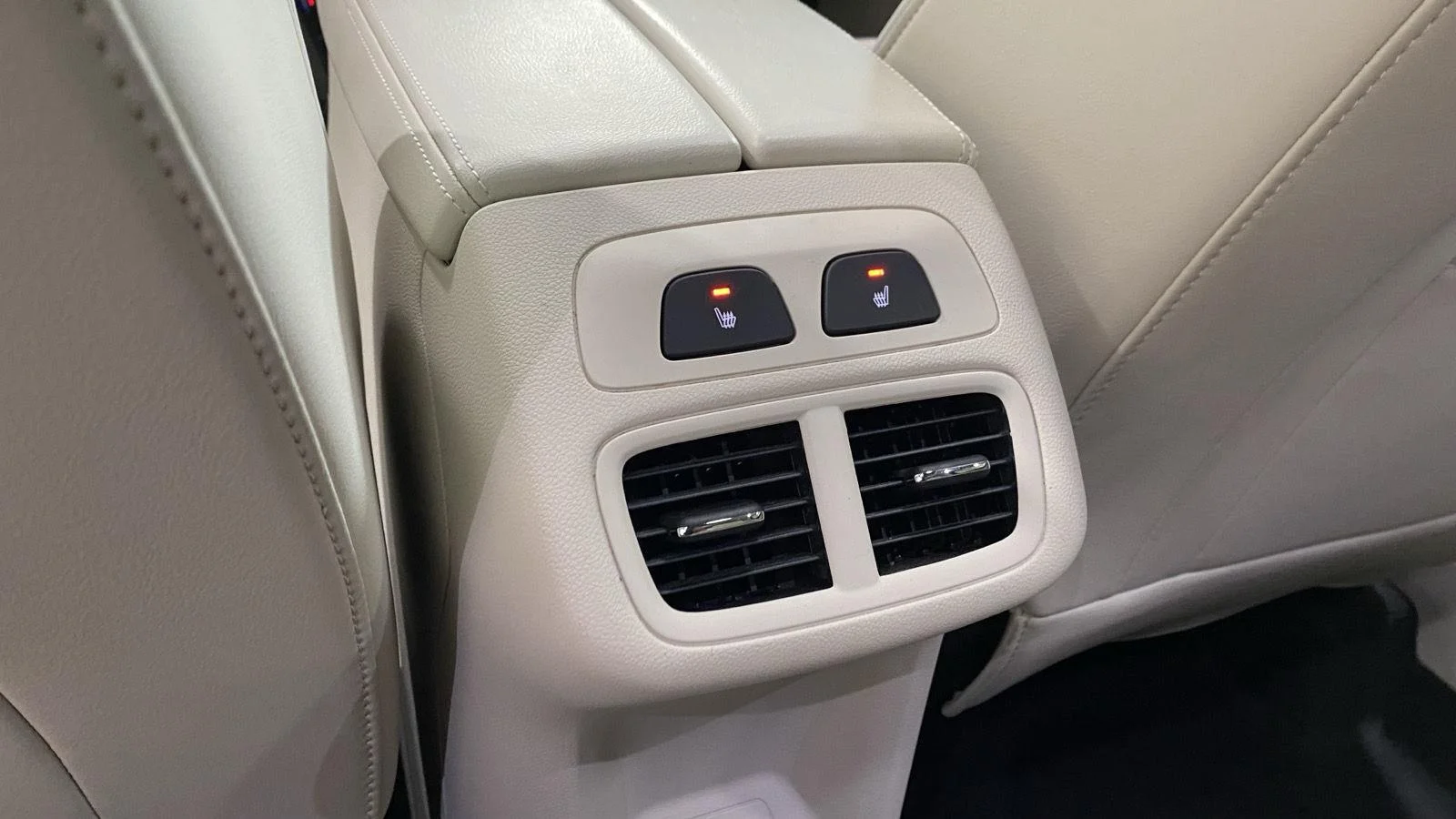 Used 2023 White Frost Tricoat Buick Avenir image 34