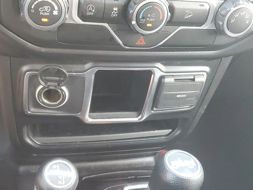 Used 2019 White Jeep Unlimited Sport image 26