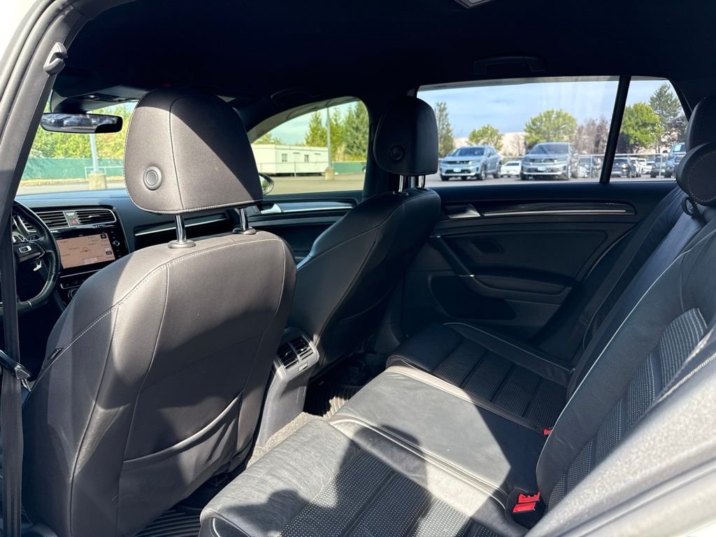 Used 2019 Oryx White Pearl Volkswagen DCC & Navigation 4Motion image 17