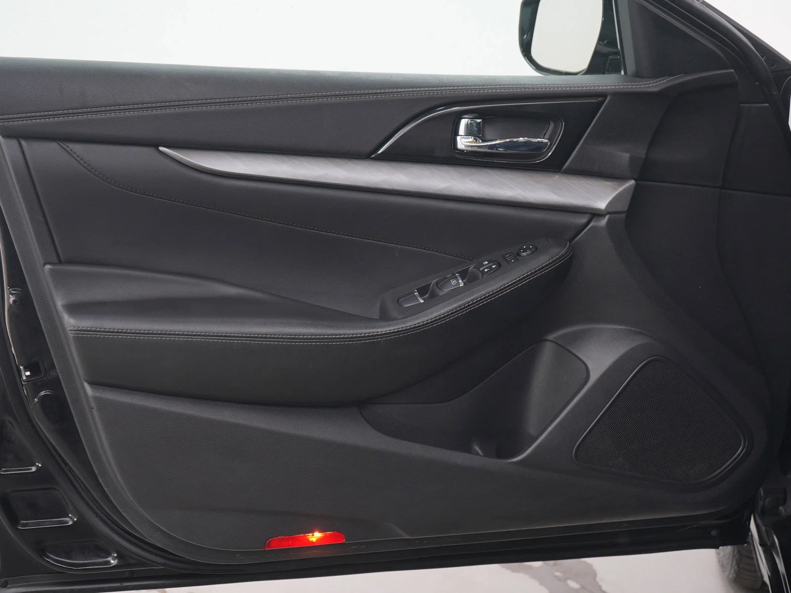Used 2017 Super Black Nissan 3.5 SV image 20