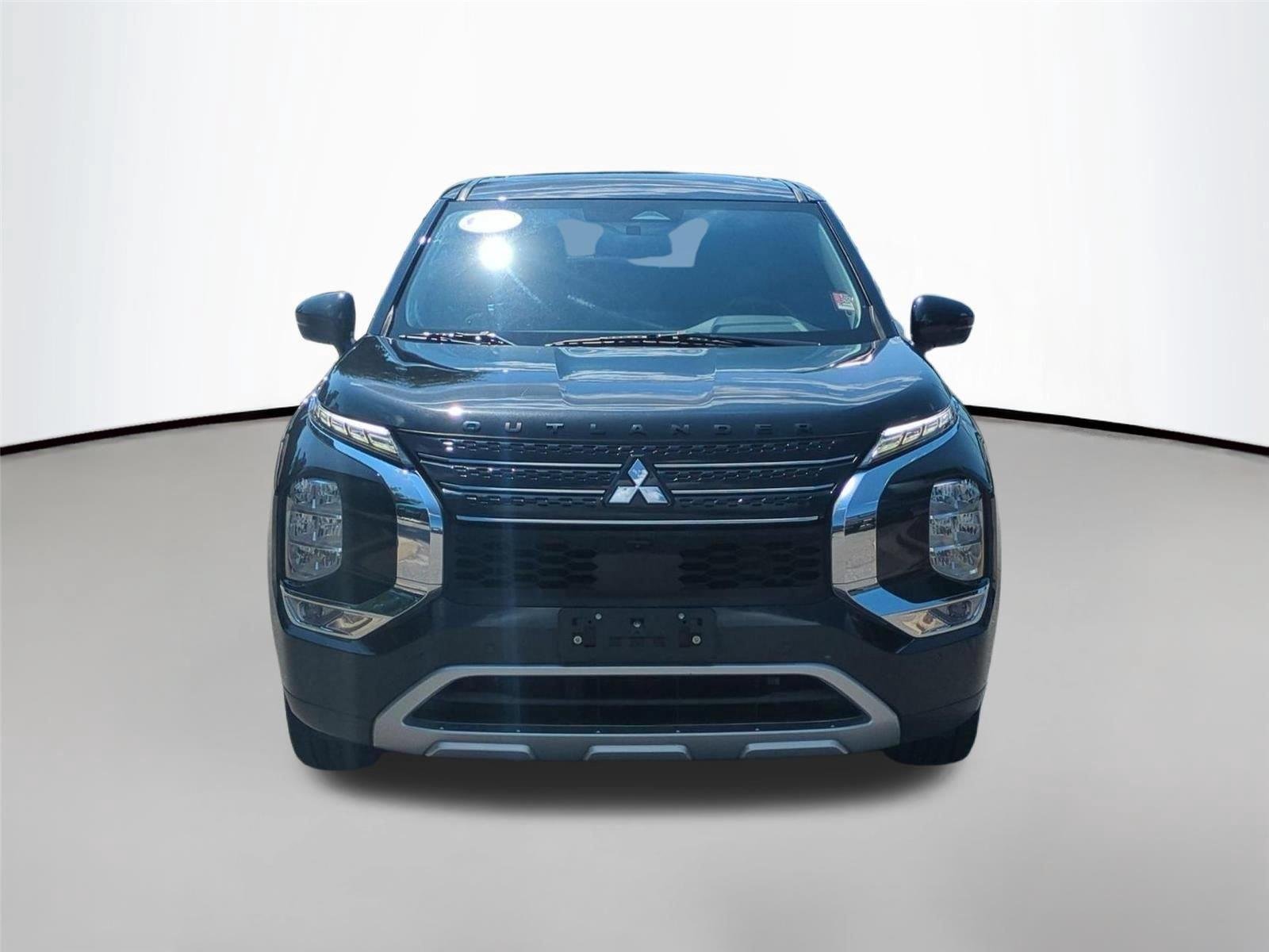 Used 2022 Labrador Black Pearl Mitsubishi SE image 8