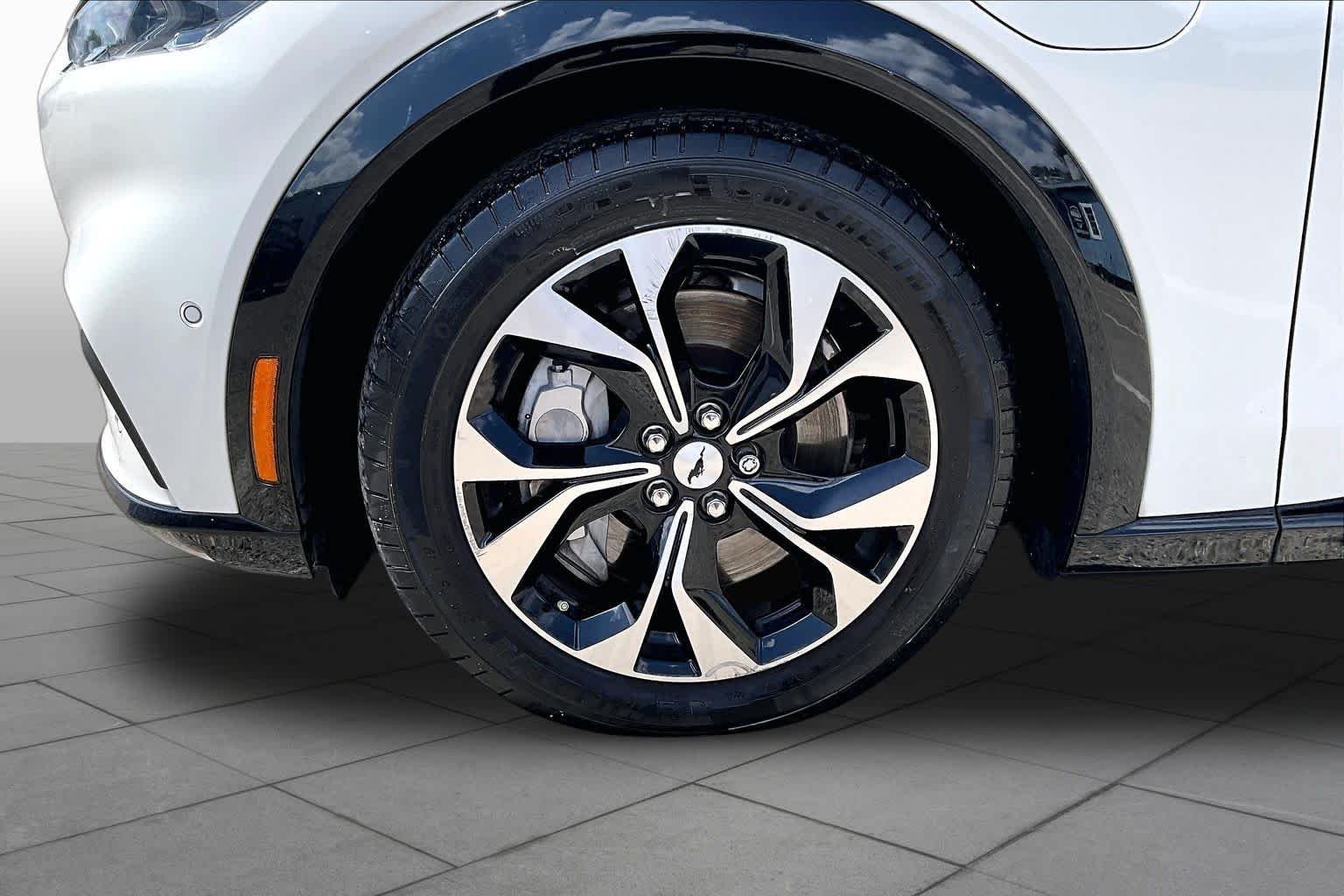 Used 2023 Star White Ford Premium image 10