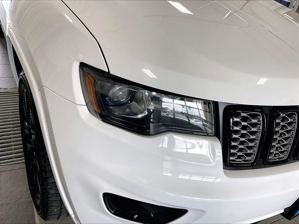 Used 2018 White Jeep Altitude image 32
