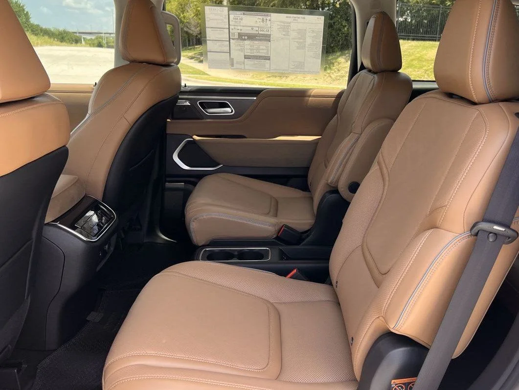 New 2027 RADIANT WHITE INFINITI Luxe 4WD image 28