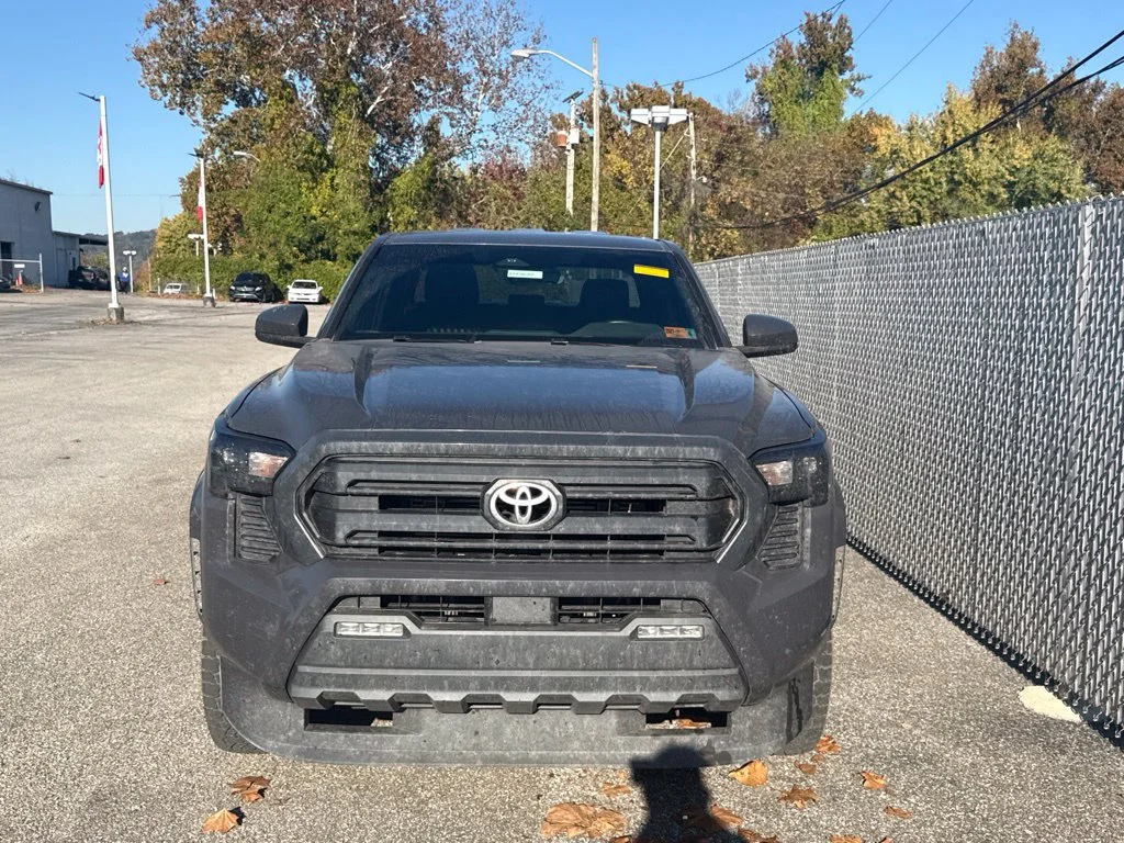 Used 2025  Toyota SR5 image 2