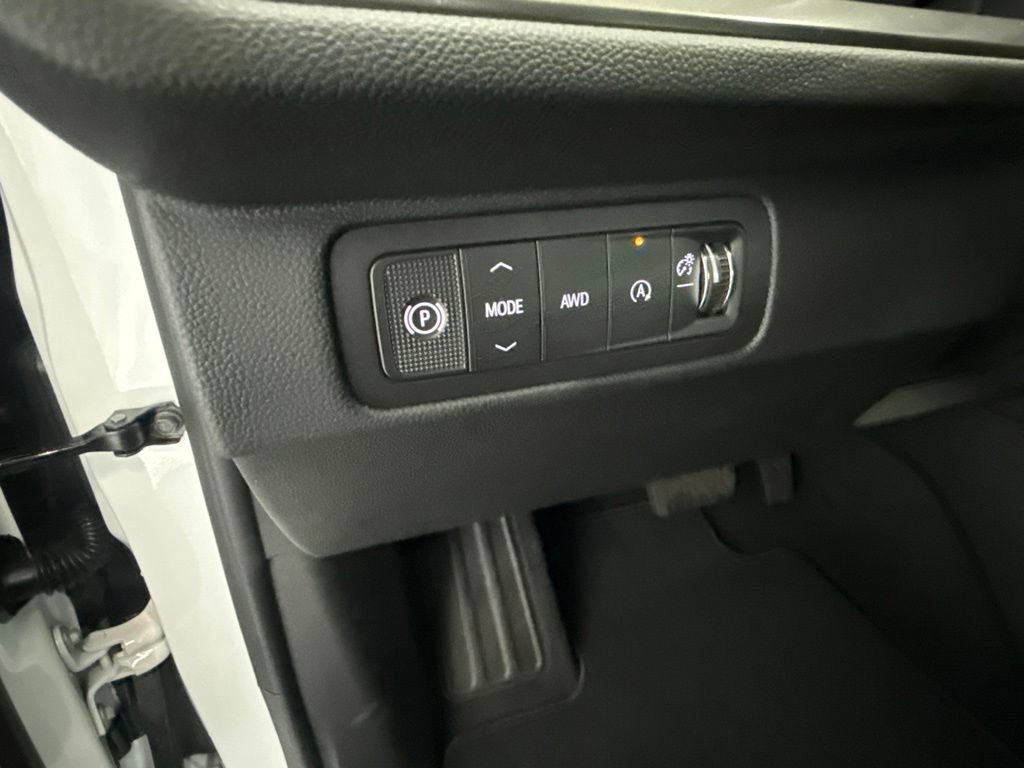2027 Chevrolet Traverse LT - Photo 8