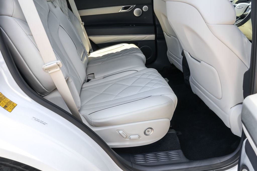 Used 2025 White Genesis 3.5T Prestige image 43