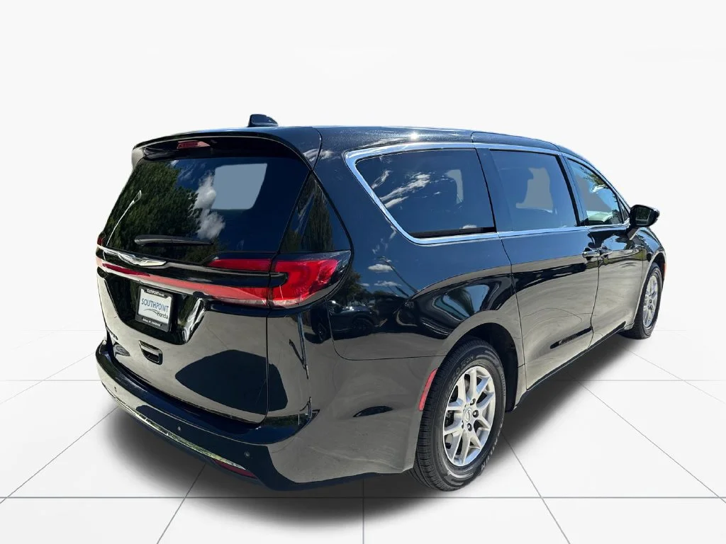 Used 2024 Diamond Black Chrysler Touring L image 8