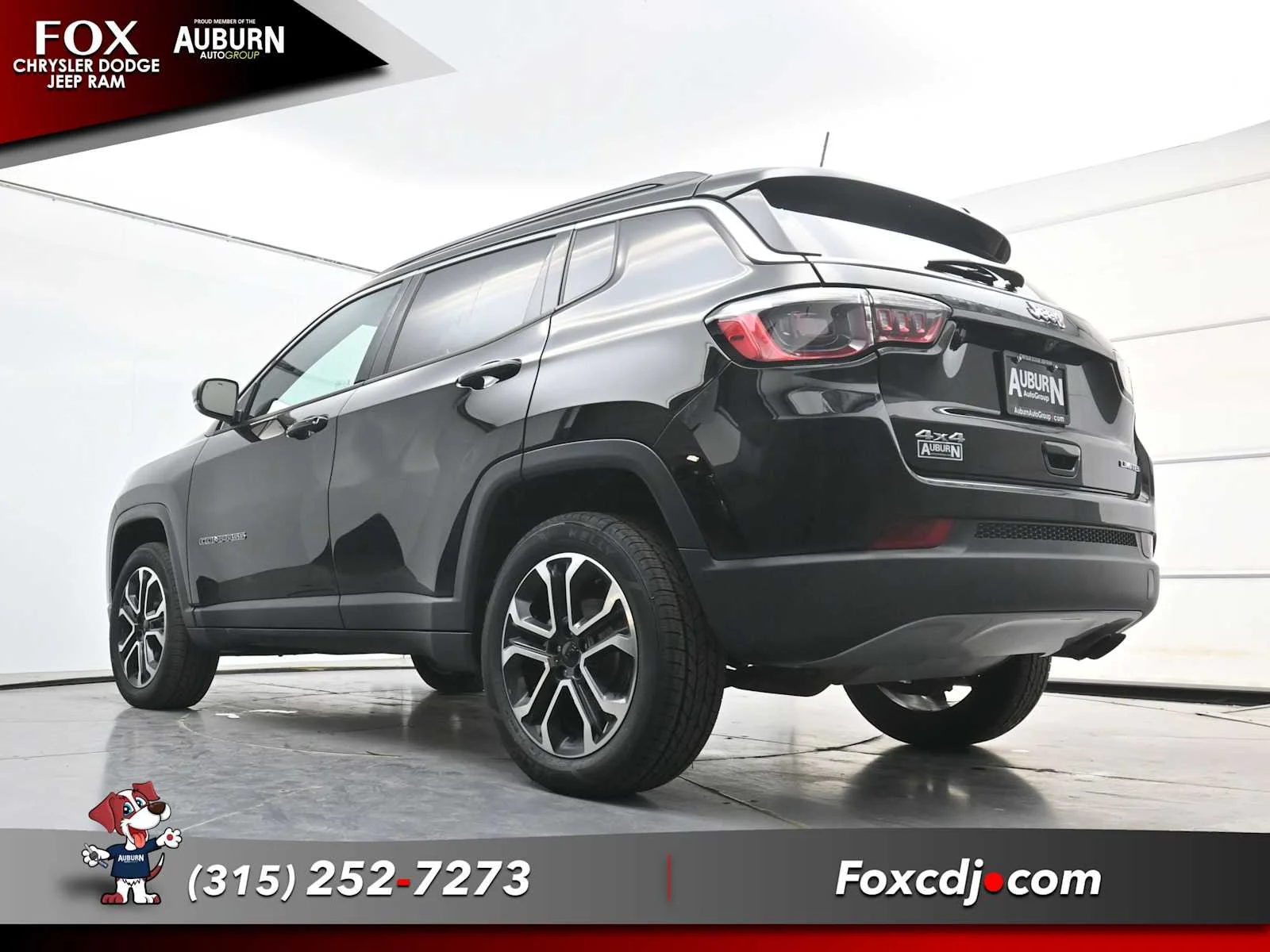Used 2022 Diamond Black Crystal Pearlcoat Jeep Limited image 22