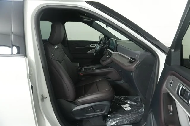 New 2027 Star White Metallic Tri-Coat Ford Platinum™ image 33