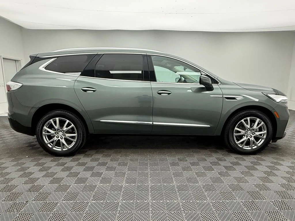 Used 2023 Green Buick Essence image 7