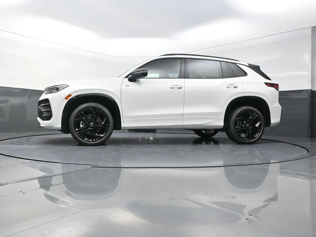 New 2026 White Volkswagen 2.0T SE R-Line Black image 25