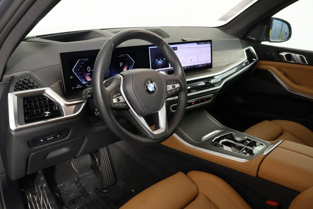 Used 2026 Gray BMW xDrive40i image 7