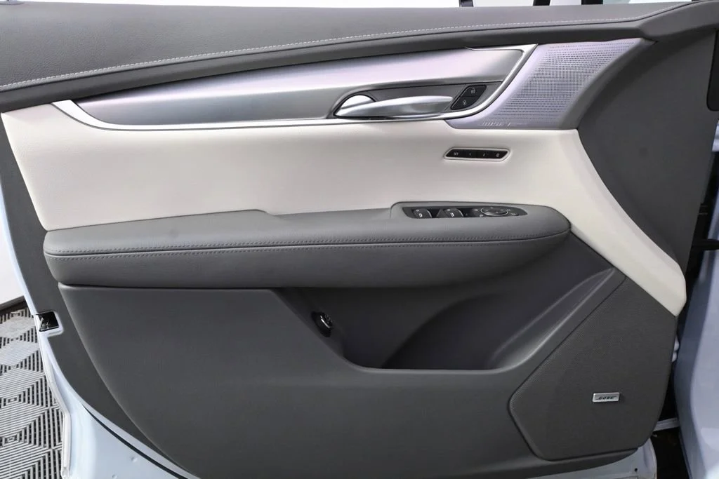 New 2025 Crystal White Tricoat Cadillac Premium Luxury image 22