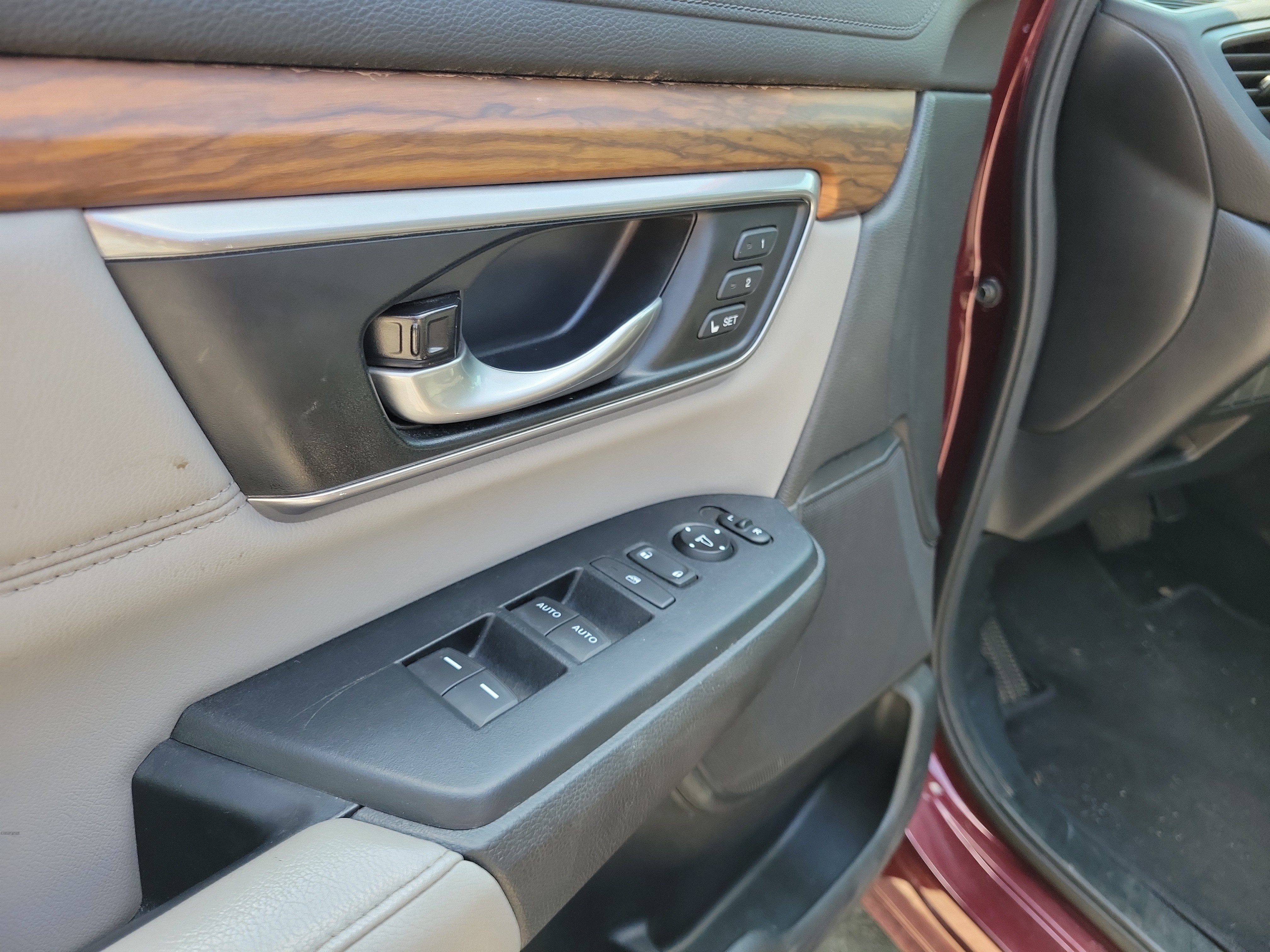 Used 2019 Basque Red Pearl II Honda Touring image 18