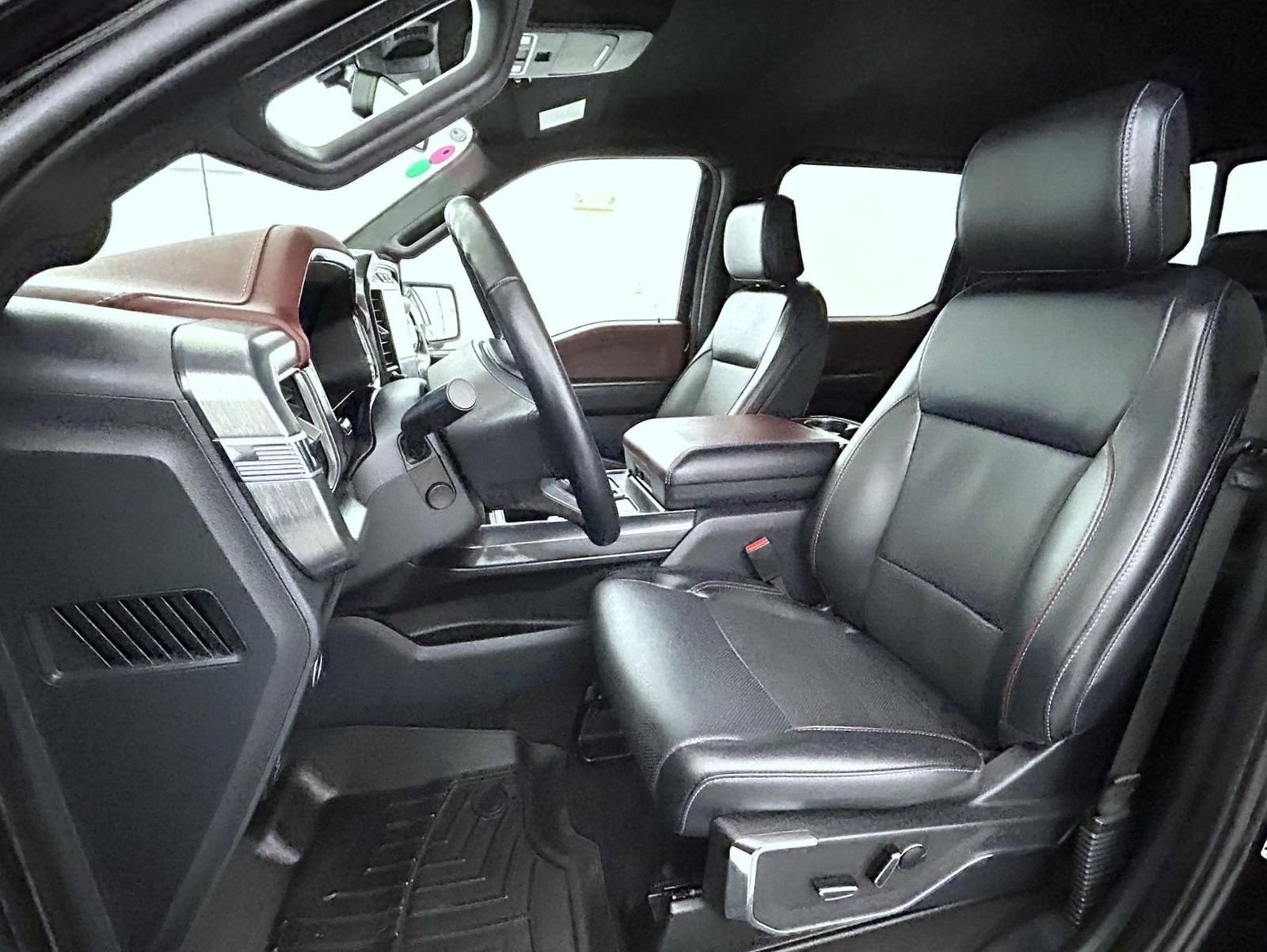 Used 2023 Agate Black Metallic Ford Lariat image 10
