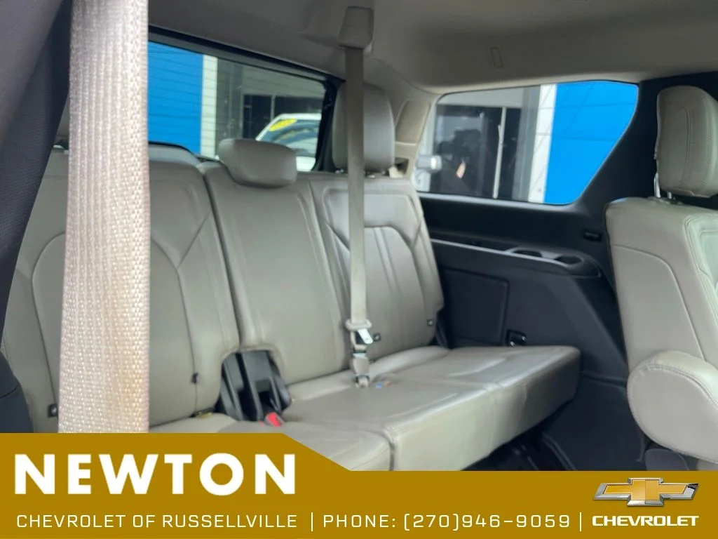 Used 2018 White Ford Limited image 11