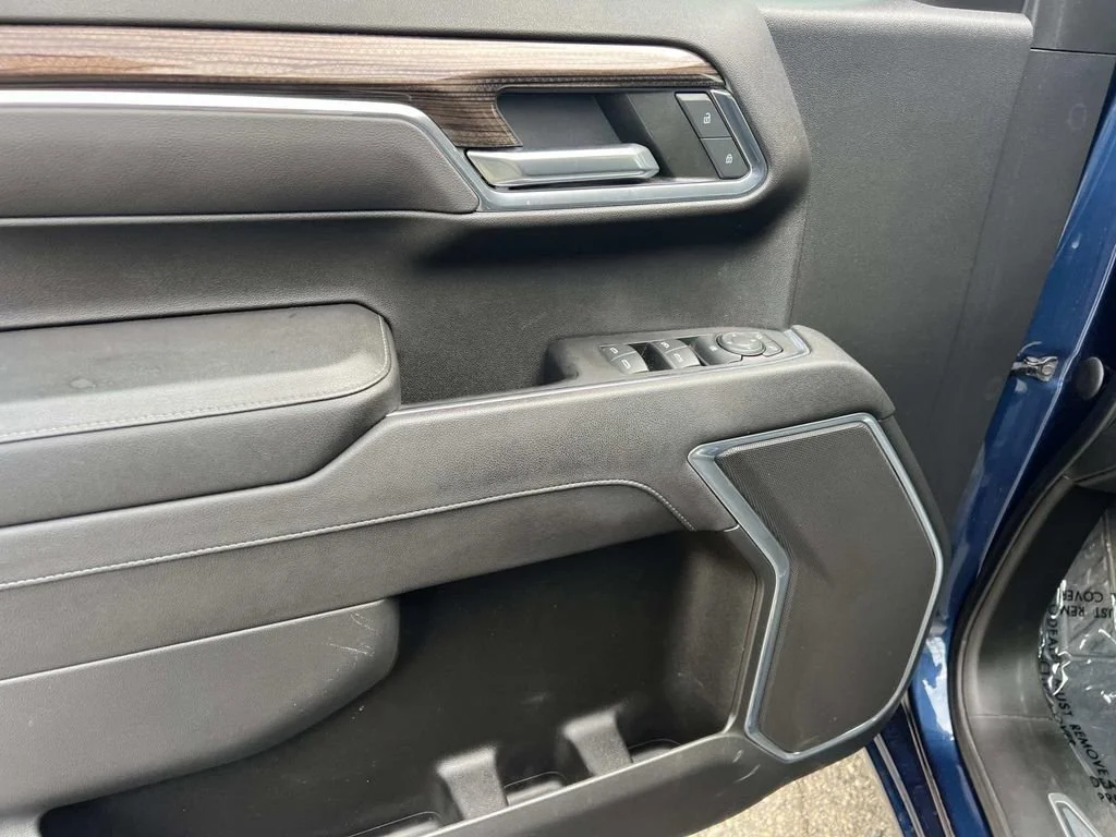 Used 2023 Northsky Blue Metallic Chevrolet LT image 13