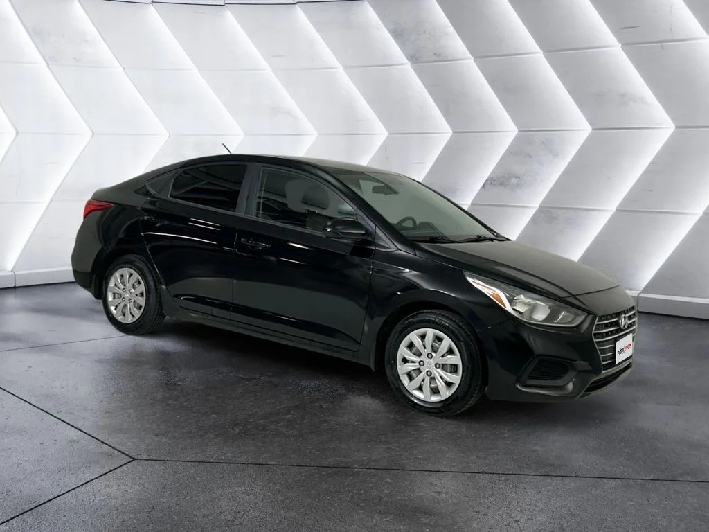 Used 2021 Black Hyundai SE image 1
