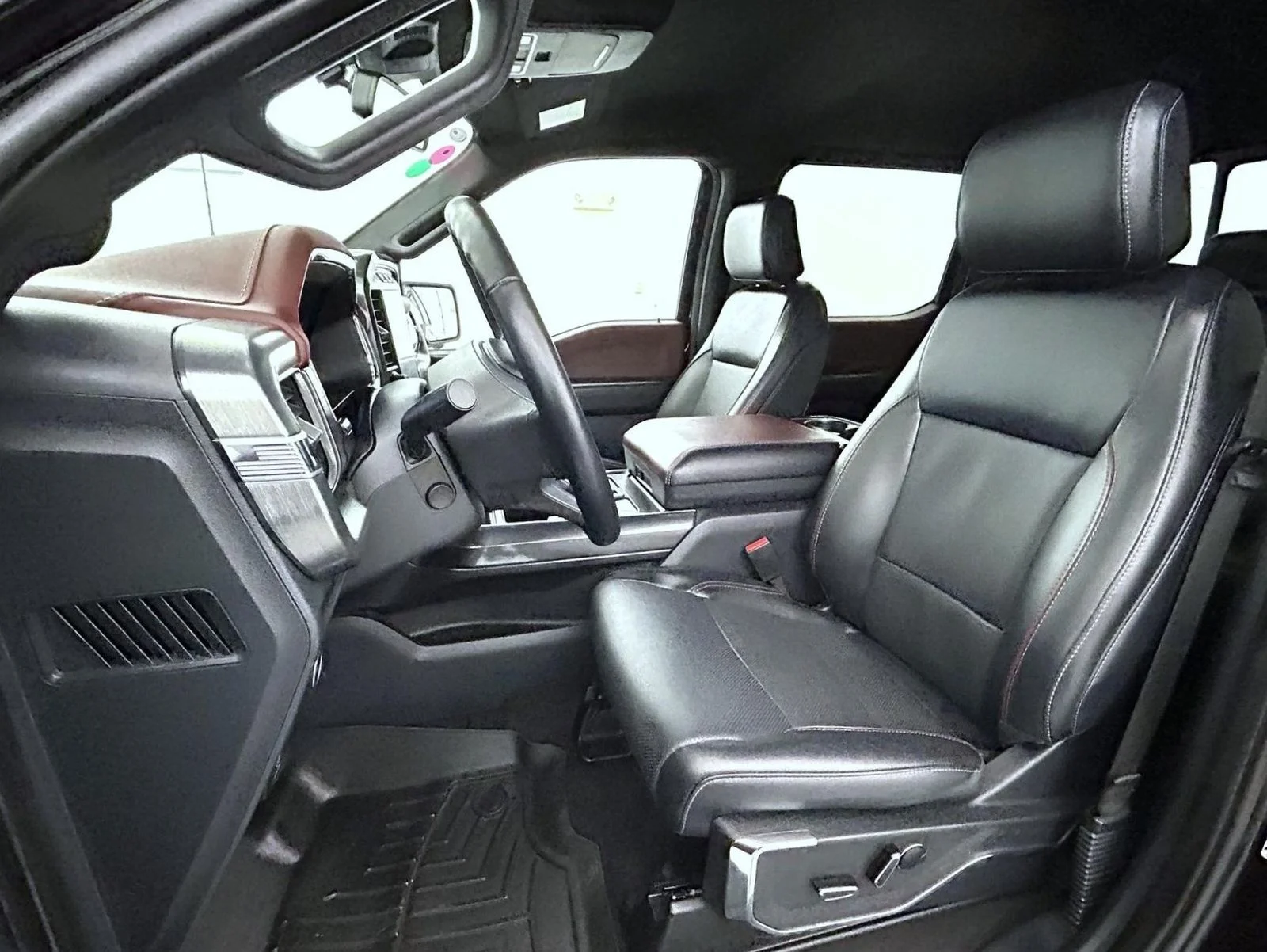 Used 2023 Black Ford Lariat image 10