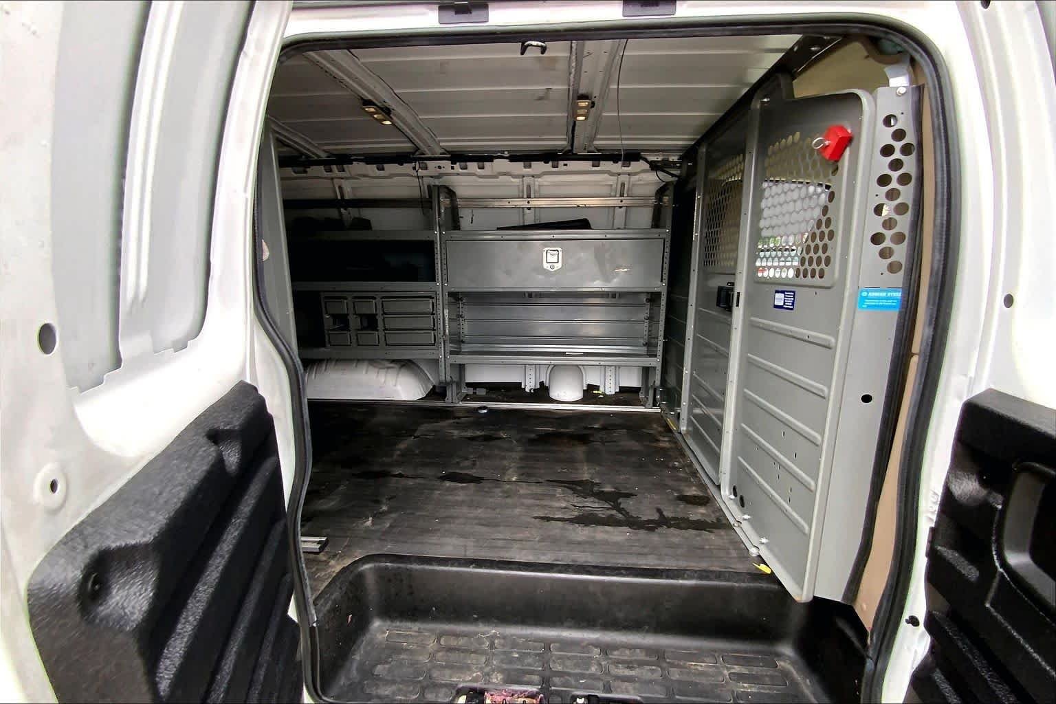 Used 2021 SUMMIT WHITE Chevrolet RWD 2500 Regular Wheelbase WT image 17