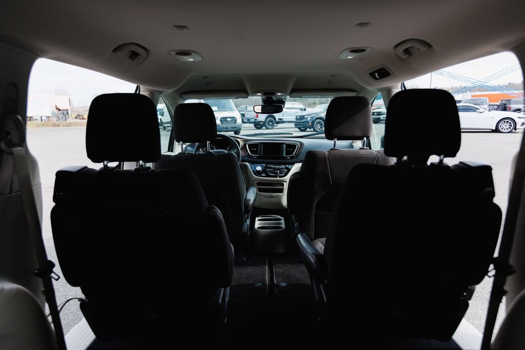 2023 Chrysler Voyager LX - Photo 7