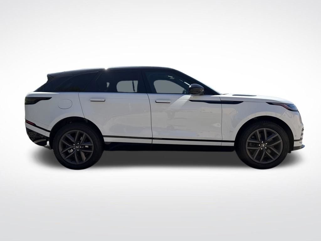 Used 2026 White Land Rover Dynamic SE image 5