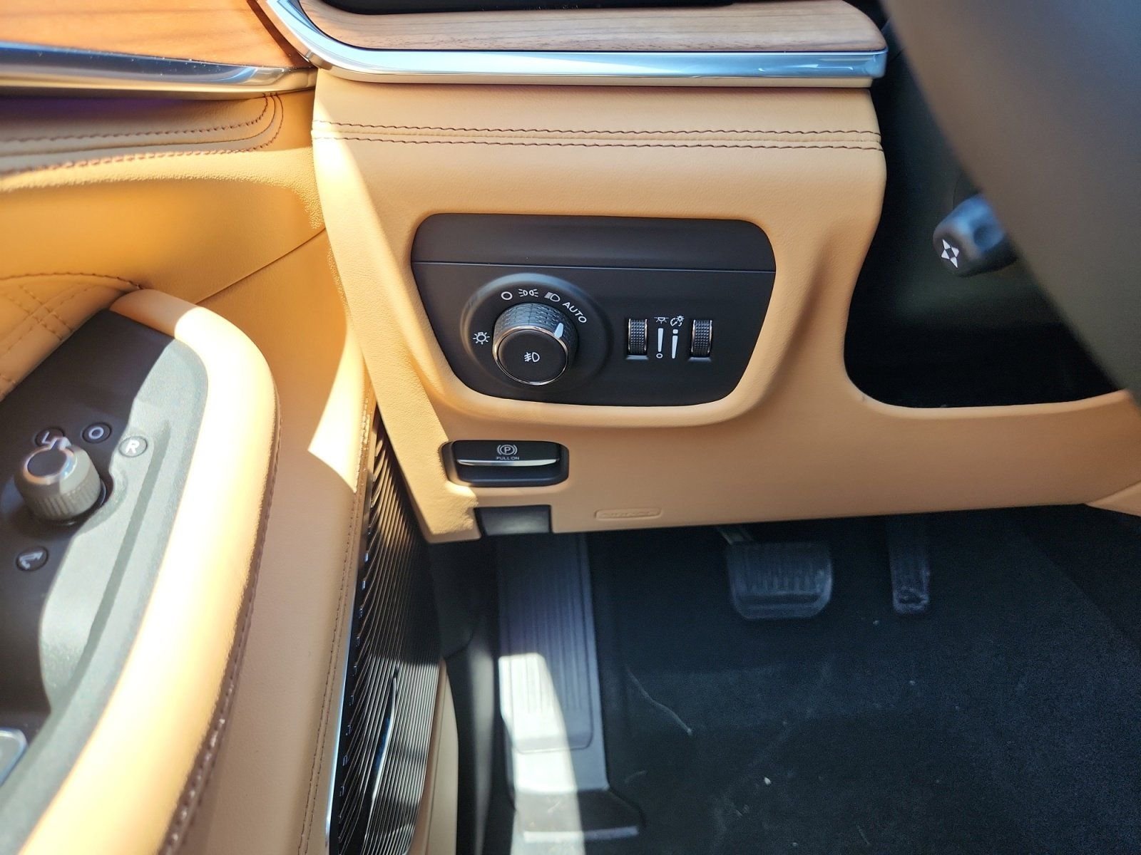New 2026 Bright White Clear-Coat Exterior Paint Jeep Summit image 18