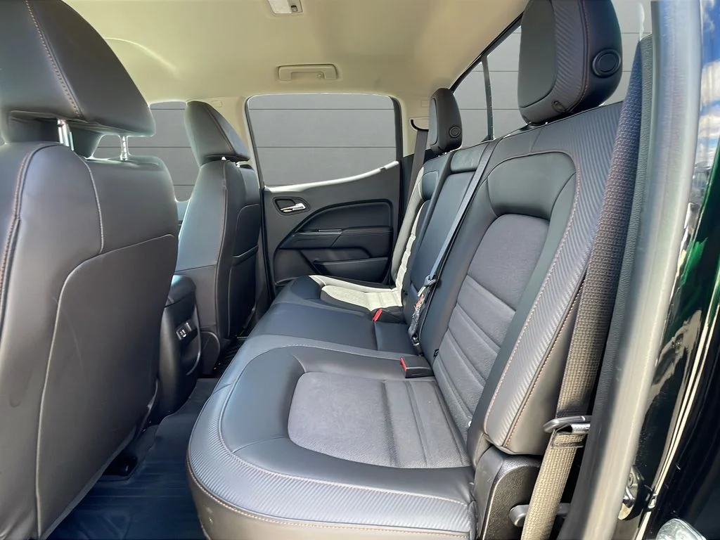 Used 2021 Black GMC AT4 w/Cloth image 17