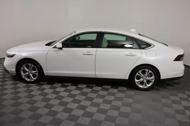 Used 2023 White Honda LX image 5