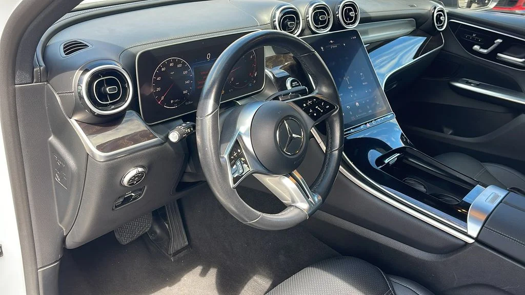Used 2024 White Mercedes-Benz GLC 300 image 17