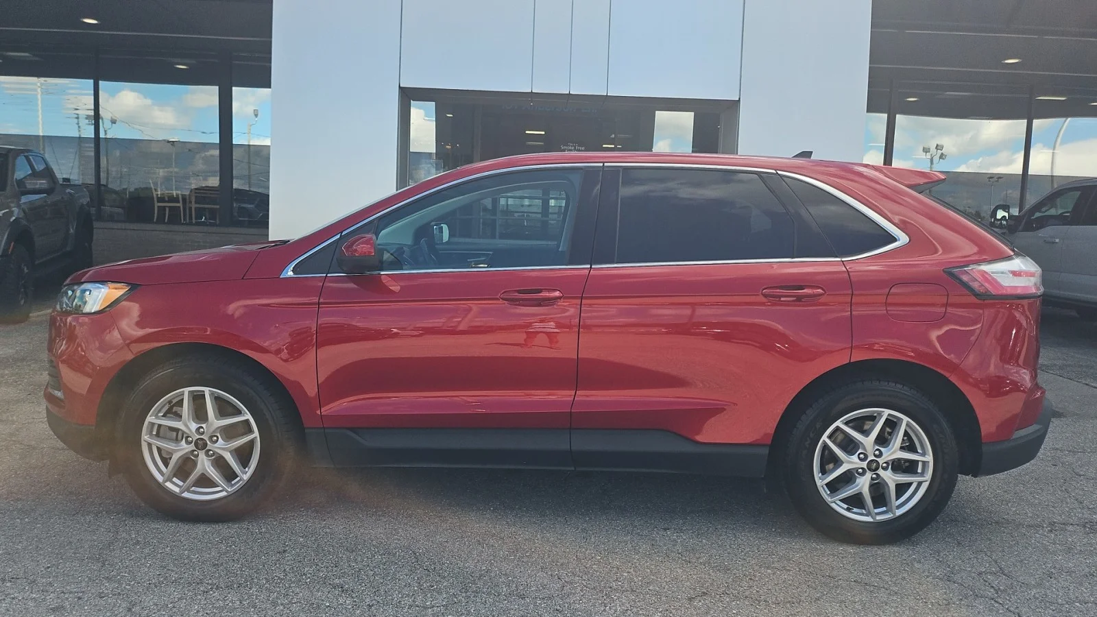 Used 2024 Red Ford 2024 FORD EDGE SEL 4DR SUV 112.2 WB AWD image 2