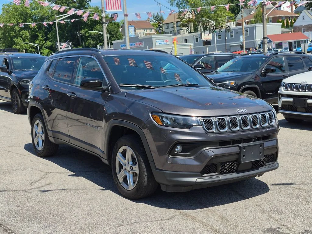 Used 2024 Gray Jeep Latitude image 4