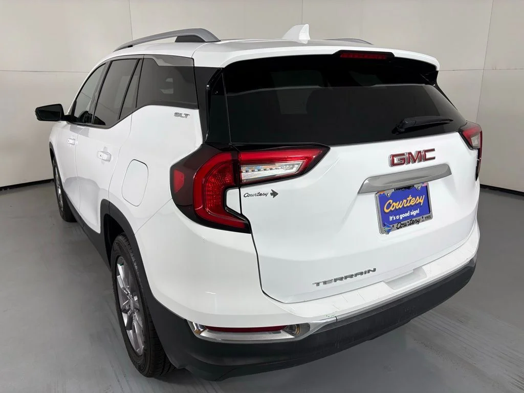 Used 2024 White GMC SLT image 6