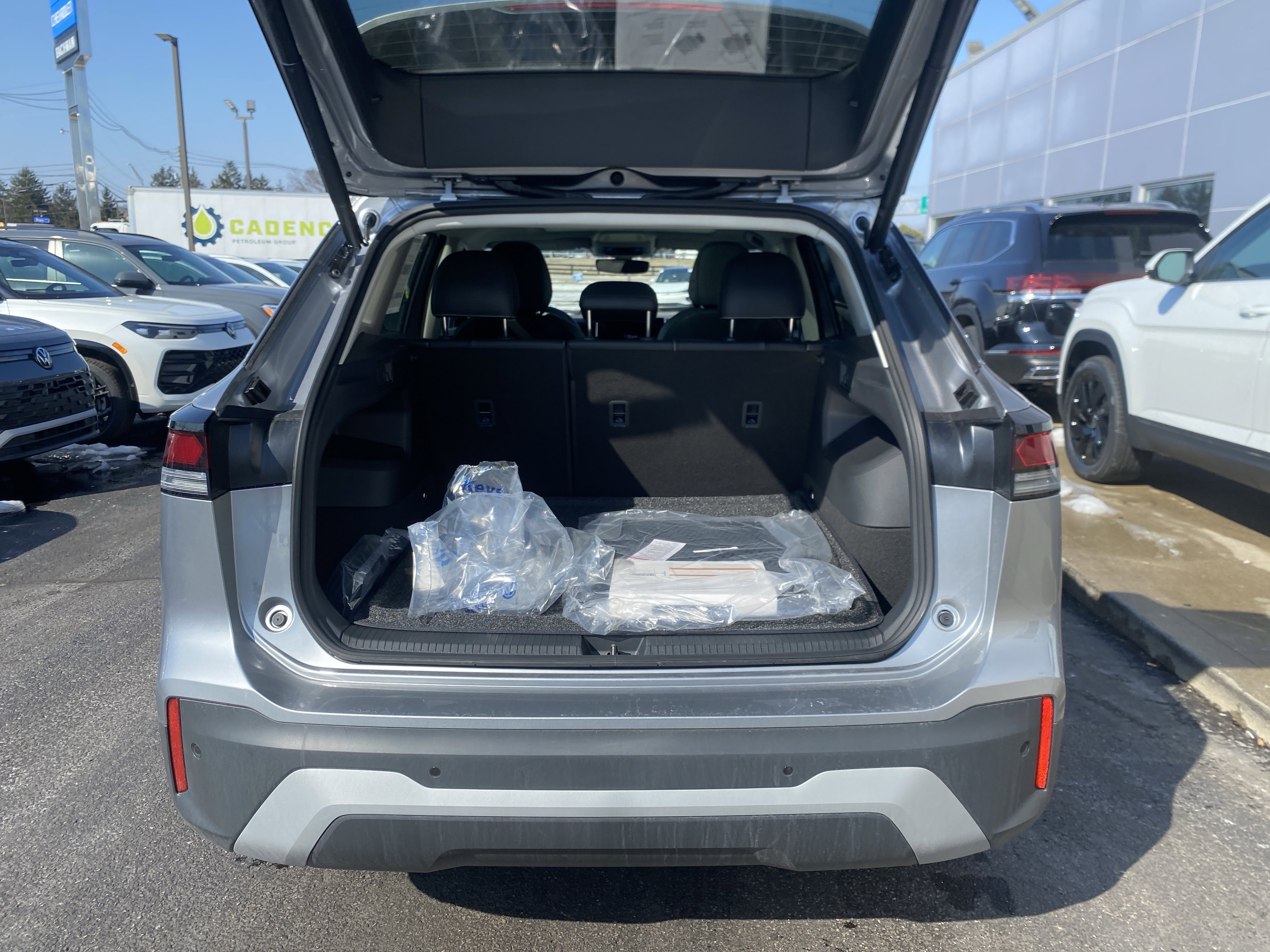 New 2026 Pyrite Silver Metallic Volkswagen SE image 27