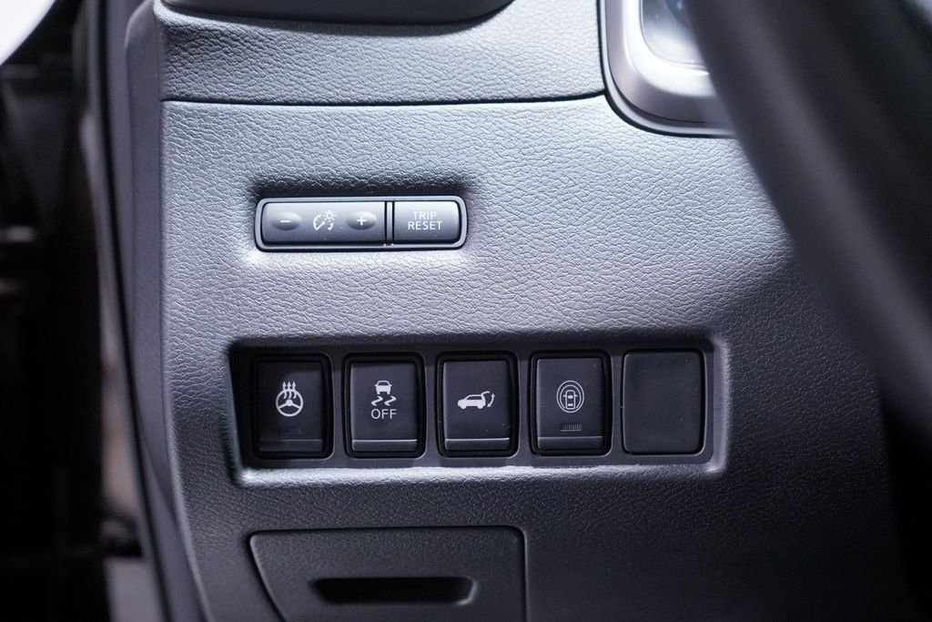 Used 2022 Almond Pearl Nissan Platinum image 20
