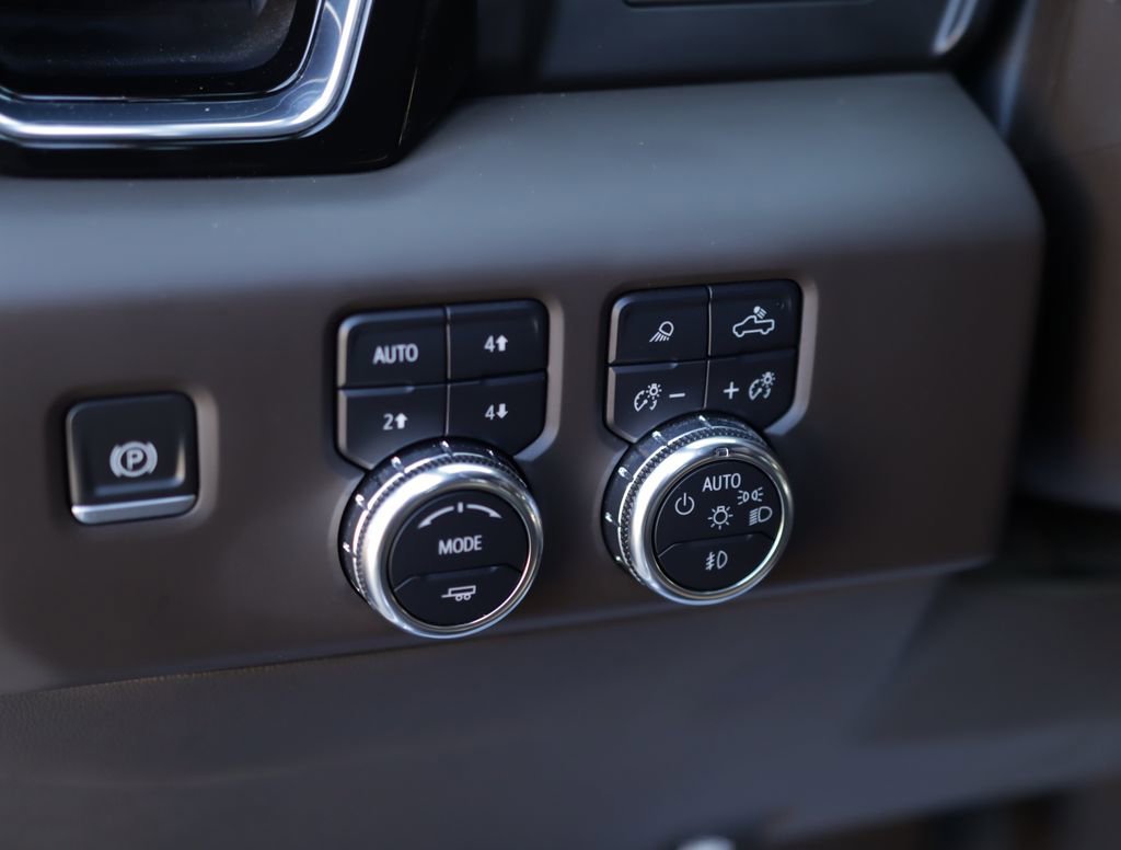 Used 2023 White Frost Tricoat GMC Denali image 10