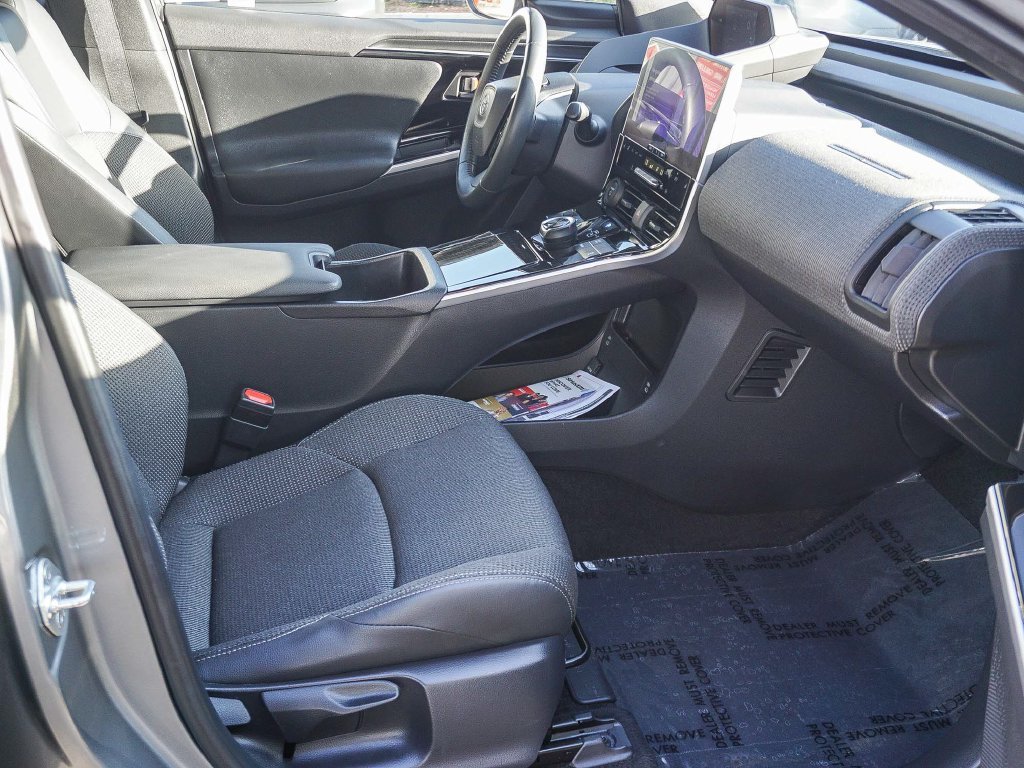 Used 2023  Toyota XLE image 12