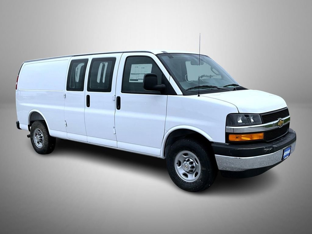 New 2026 Summit White Chevrolet 1WT image 3