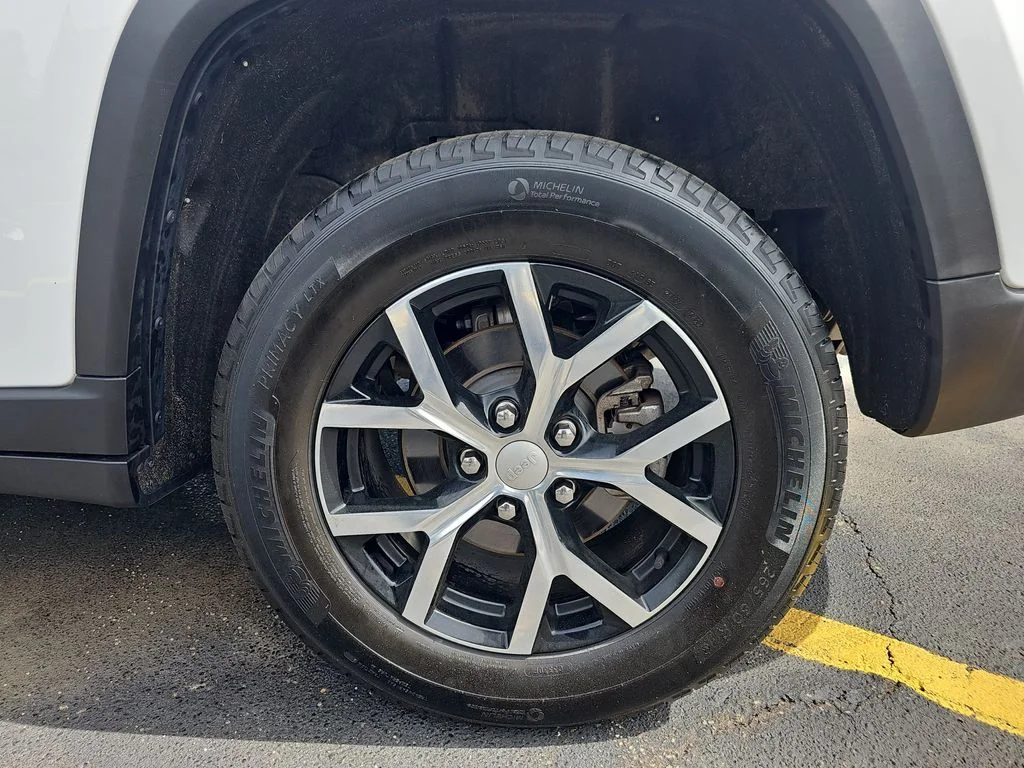 Used 2023 White/off-white Jeep Limited image 34