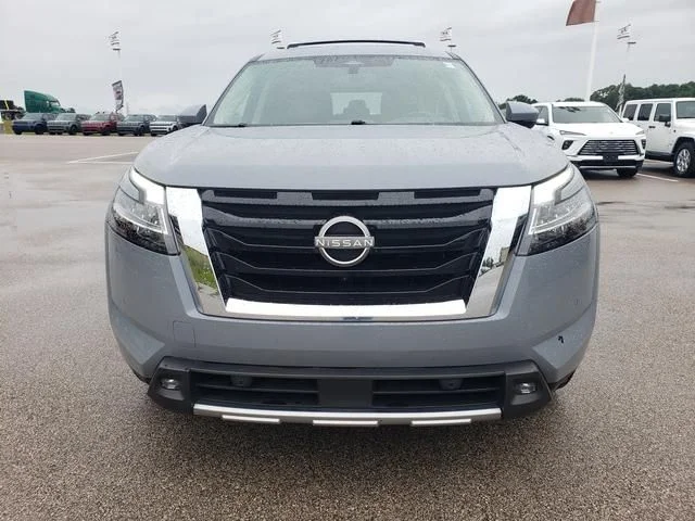 Used 2022 Gray Nissan Platinum image 2