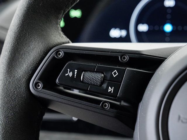 2025 Porsche Taycan GTS - Photo 16